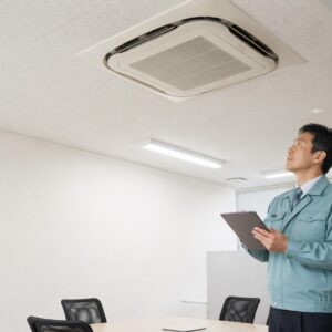 業務用エアコンの耐用年数とは？法定耐用年数との違いや減価償却の考え方を解説