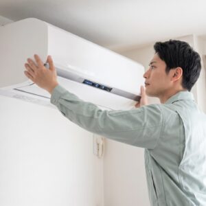 エアコン取り付けはどこに頼む？業者選びのポイントと工事内容を解説